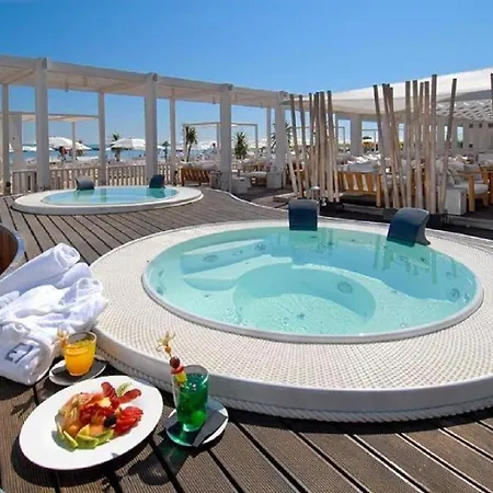 Tramonto Luxury With Private Swimming Pool アパート